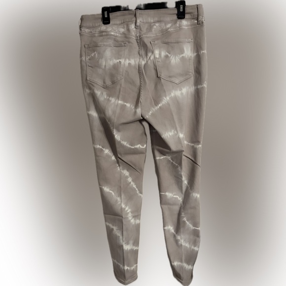 Old Navy Tie-Dye Rockstar Super Skinny High Ride Jeans - size 16, EUC - Picture 2 of 7
